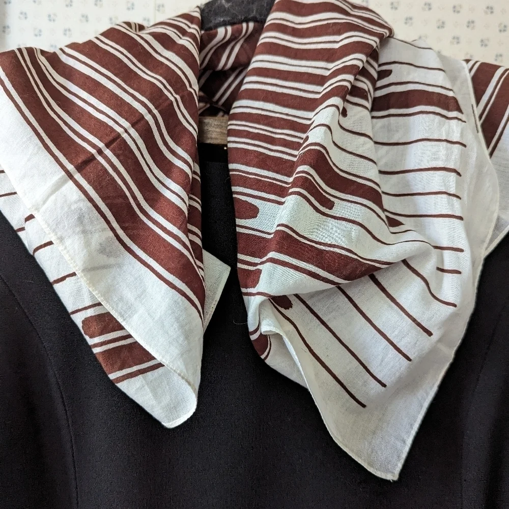 Calvin Klein vintage white brown scarf 26